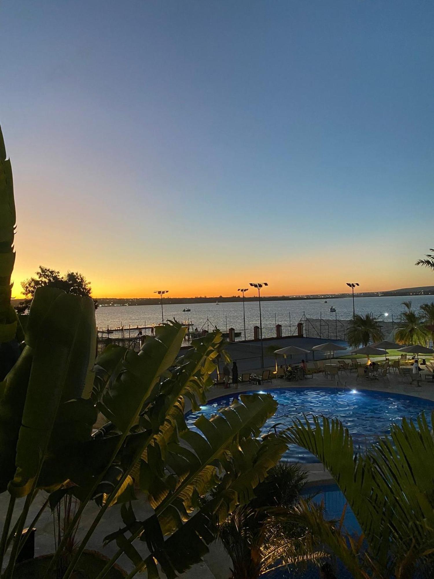 Flat Beira Lago No Centro De Bsb Brasília Exteriér fotografie